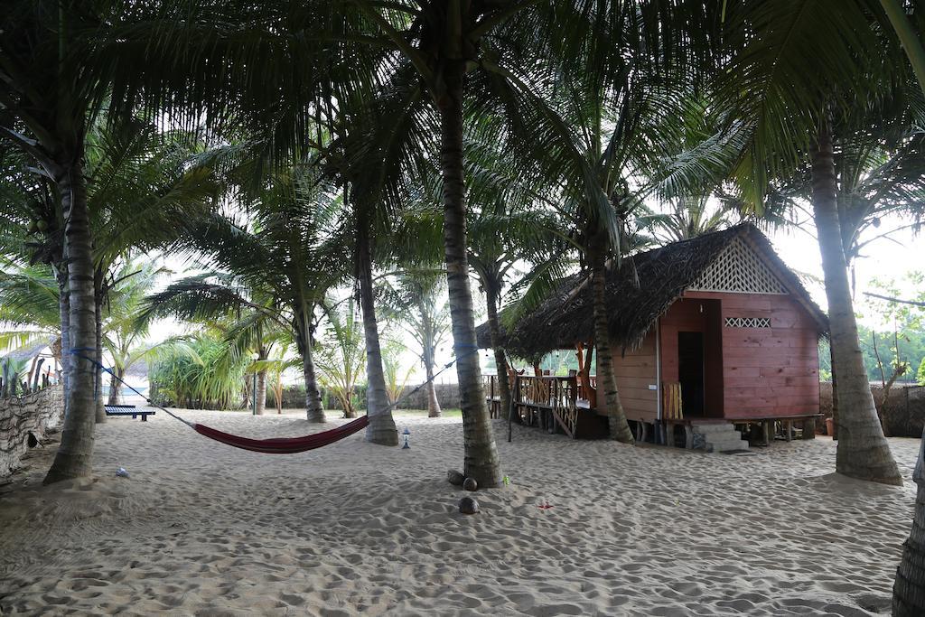 Lonely Beach Resort Тангалла Экстерьер фото