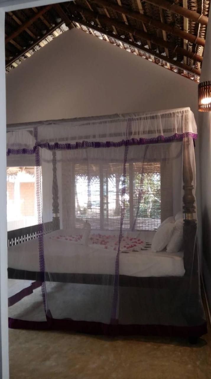 Lonely Beach Resort Тангалла Экстерьер фото